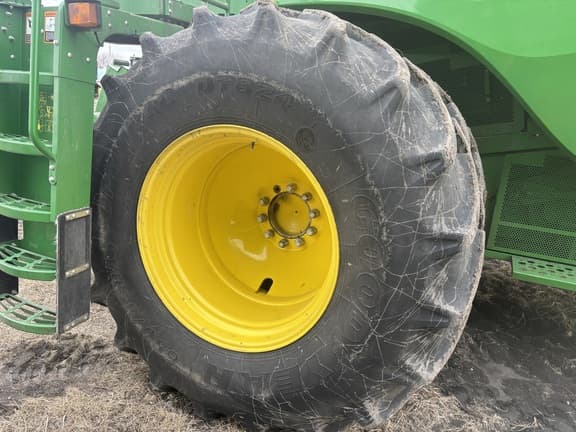 Image of John Deere S690 equipment image 3