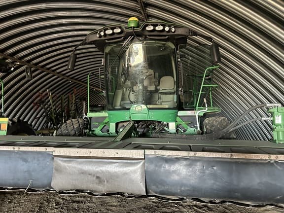 Image of John Deere W235 equipment image 1