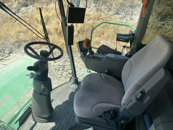 Image of John Deere W235 equipment image 4