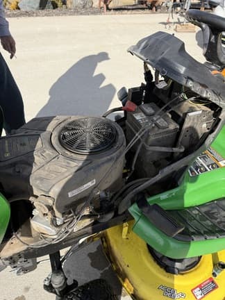 Image of John Deere X330 equipment image 3