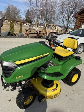 2016 John Deere X330 Equipment Image0