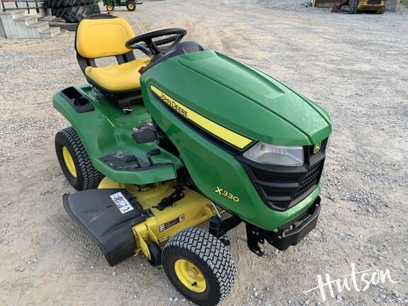 2016 John Deere X330 Equipment Image0