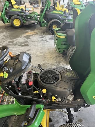 Image of John Deere X330 equipment image 3