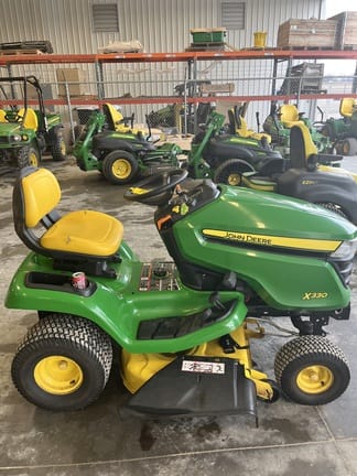 2016 John Deere X330 Equipment Image0