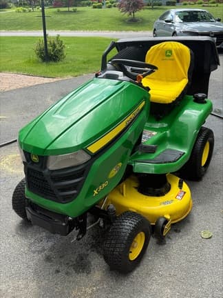 Image of John Deere X330 equipment image 1