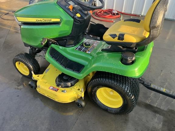 Image of John Deere X380 equipment image 3