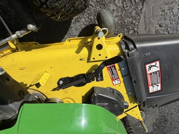 Image of John Deere X390 equipment image 4