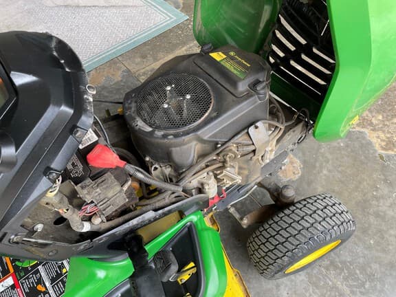 Image of John Deere X580 equipment image 3