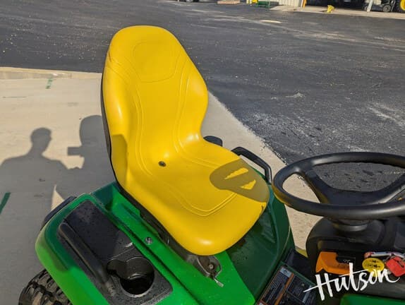 Image of John Deere X590 equipment image 4
