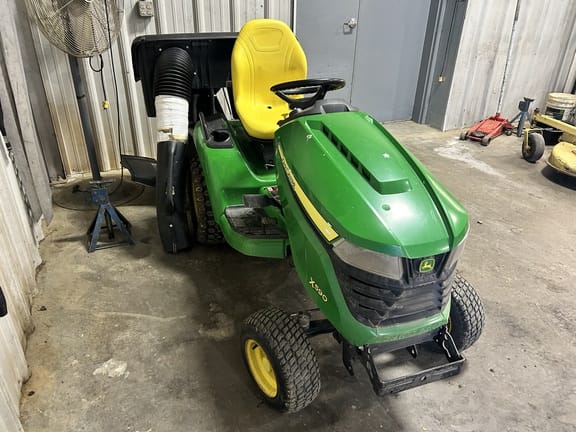 2016 John Deere X590 Equipment Image0