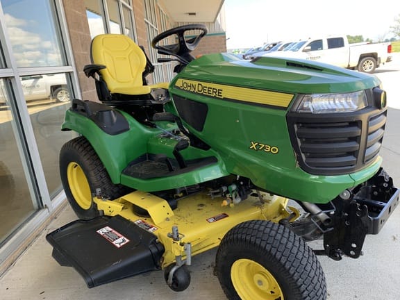 2016 John Deere X730 Equipment Image0