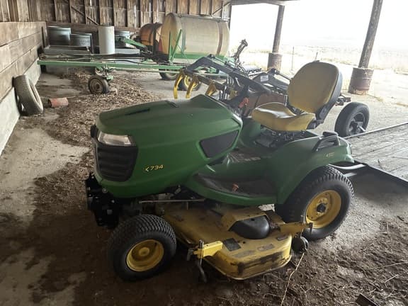 Image of John Deere X734 equipment image 3