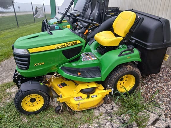 Image of John Deere X738 equipment image 1