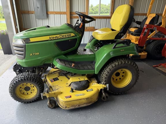 Image of John Deere X738 equipment image 2