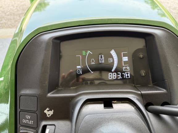 Image of John Deere X738 equipment image 4