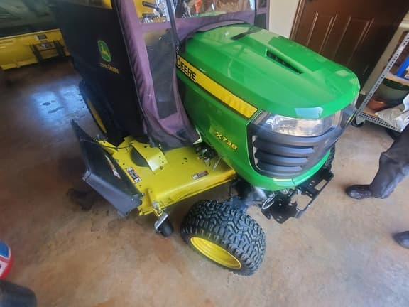 Image of John Deere X738 equipment image 1