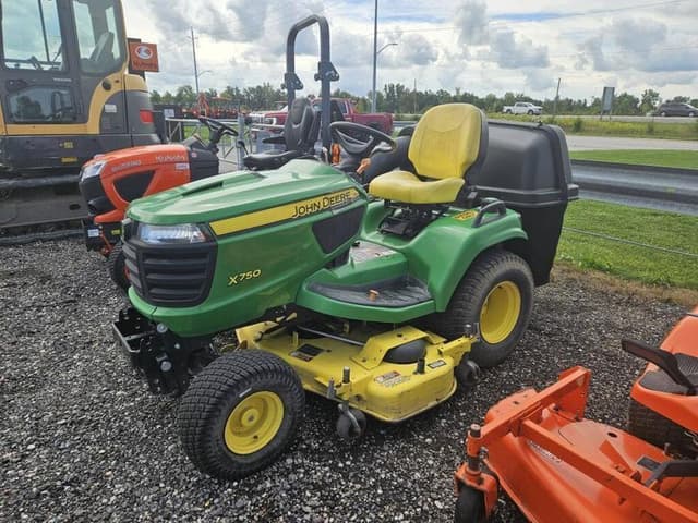 Image of John Deere X750 equipment image 3