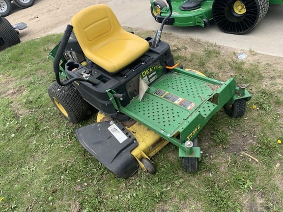 2016 John Deere Z335E Equipment Image0