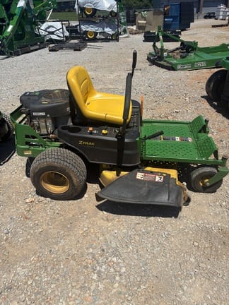 2016 John Deere Z335E Equipment Image0