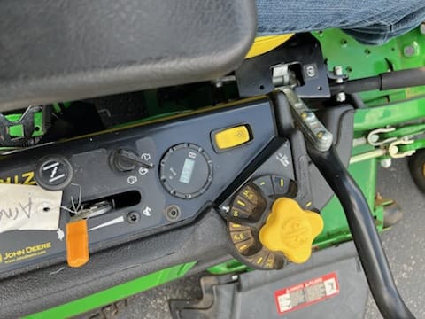 2016 John Deere Z915B Equipment Image0