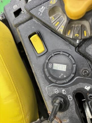 Image of John Deere Z915B equipment image 4