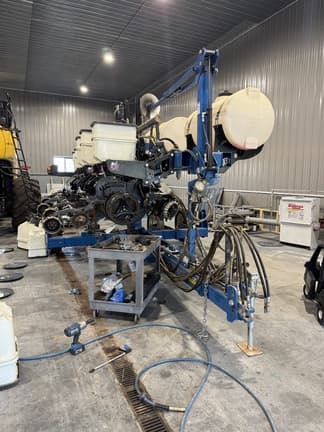 Image of Kinze 3500 equipment image 3
