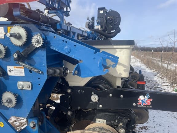 Image of Kinze 3600 equipment image 4