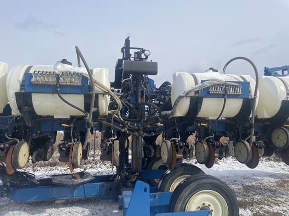 Image of Kinze 3600 equipment image 3