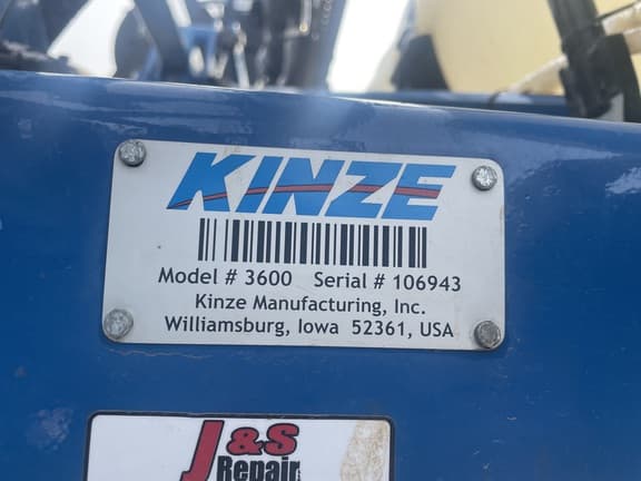 Image of Kinze 3600 equipment image 1