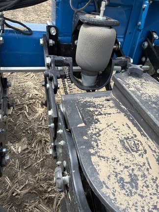 Image of Kinze 3700 equipment image 3