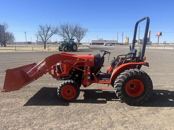 Image of Kubota B2650 equipment image 3