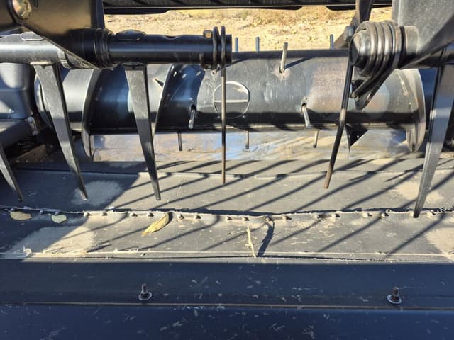 Image of MacDon FD75-S equipment image 2