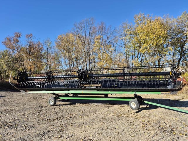 Image of MacDon FD75-S equipment image 4