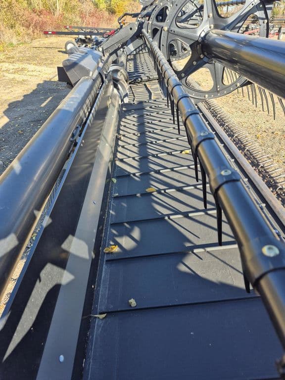 Image of MacDon FD75-S equipment image 1