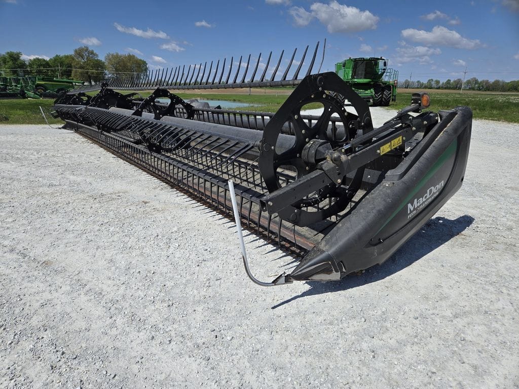 2016 MacDon FD75-45 Equipment Image0