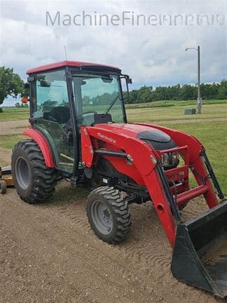 Image of Mahindra 1538 equipment image 2