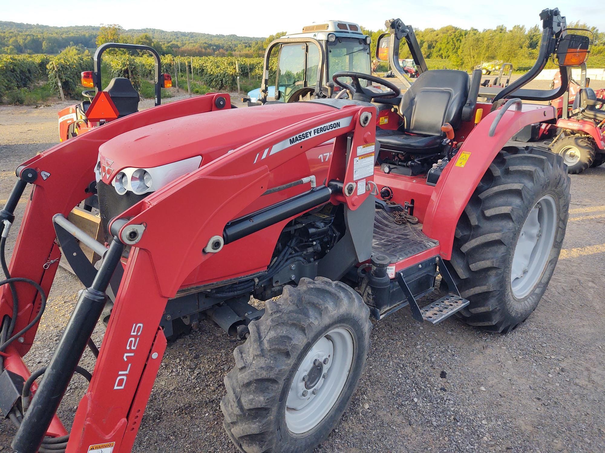 2016 Massey Ferguson 1736 Equipment Image0