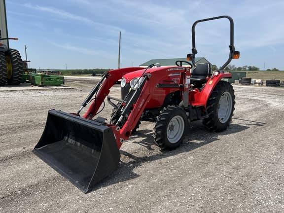 Image of Massey Ferguson 1739E equipment image 2