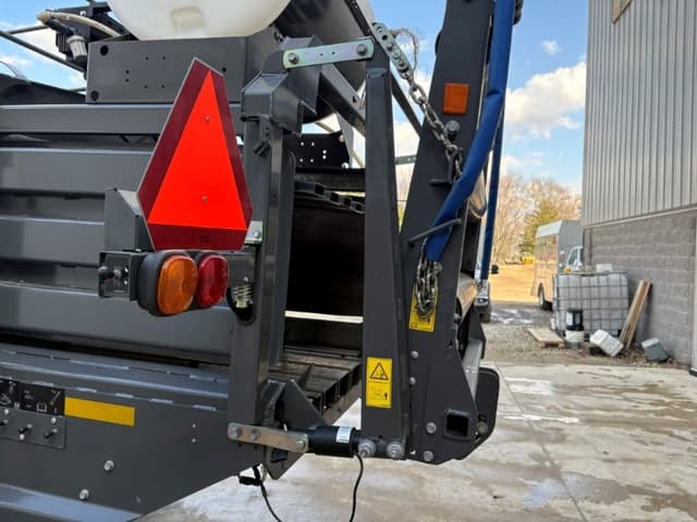 Image of Massey Ferguson 2270XD equipment image 3