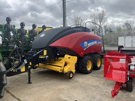 2016 New Holland 340 Equipment Image0