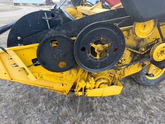 Image of New Holland H7150 equipment image 4