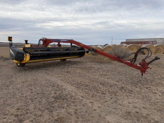 2016 New Holland H7150 Equipment Image0