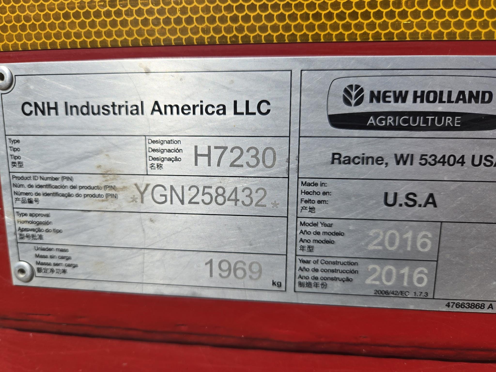 2016 New Holland H7230 Equipment Image0