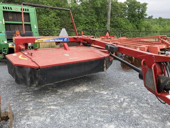 2016 New Holland H7320 Equipment Image0