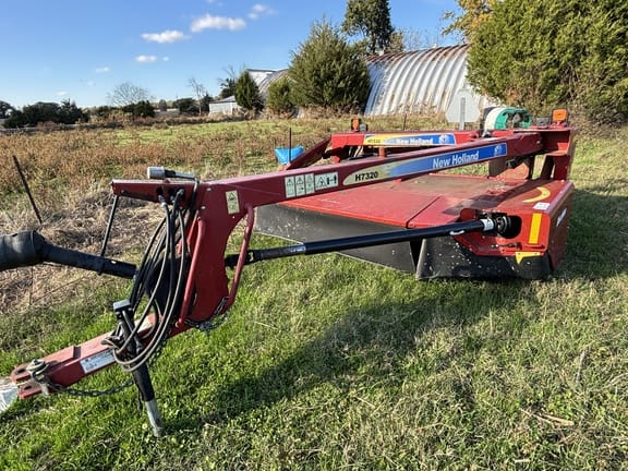 2016 New Holland H7320 Equipment Image0