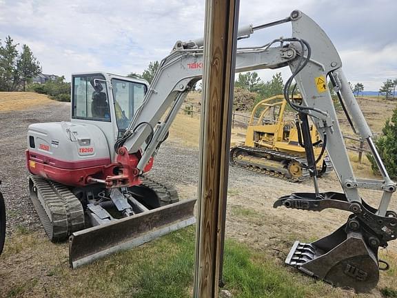 Image of Takeuchi TB260 equipment image 3