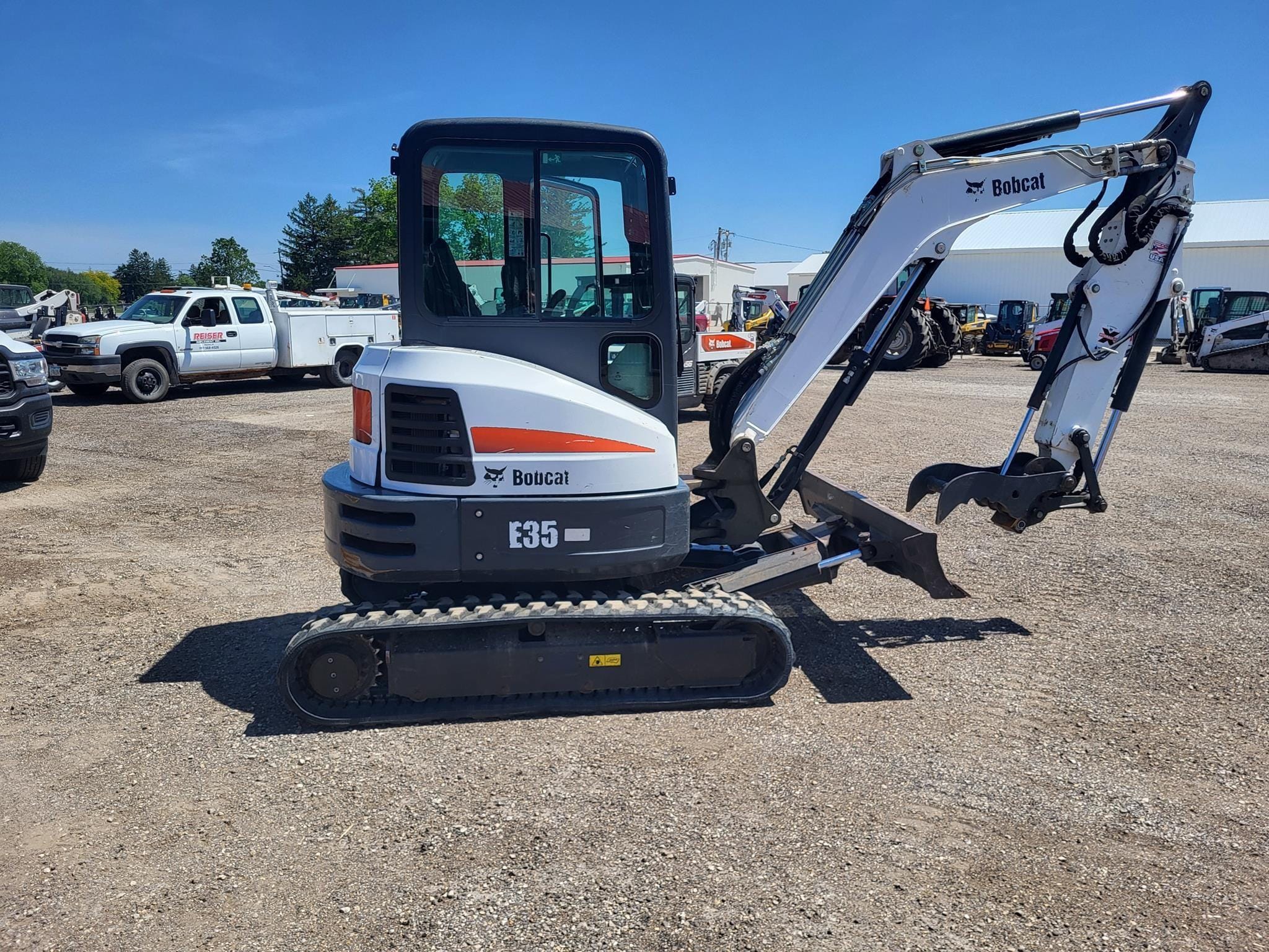 2017 Bobcat E35 Equipment Image0