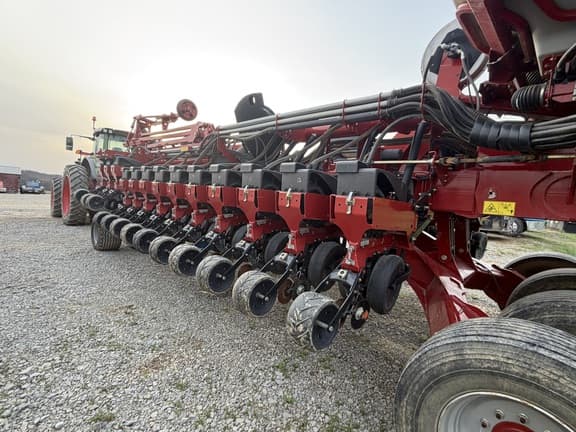 Image of Case IH 1265 equipment image 3