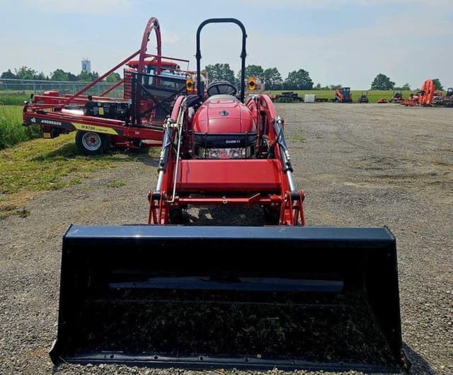 Image of Case IH Farmall 35A equipment image 1