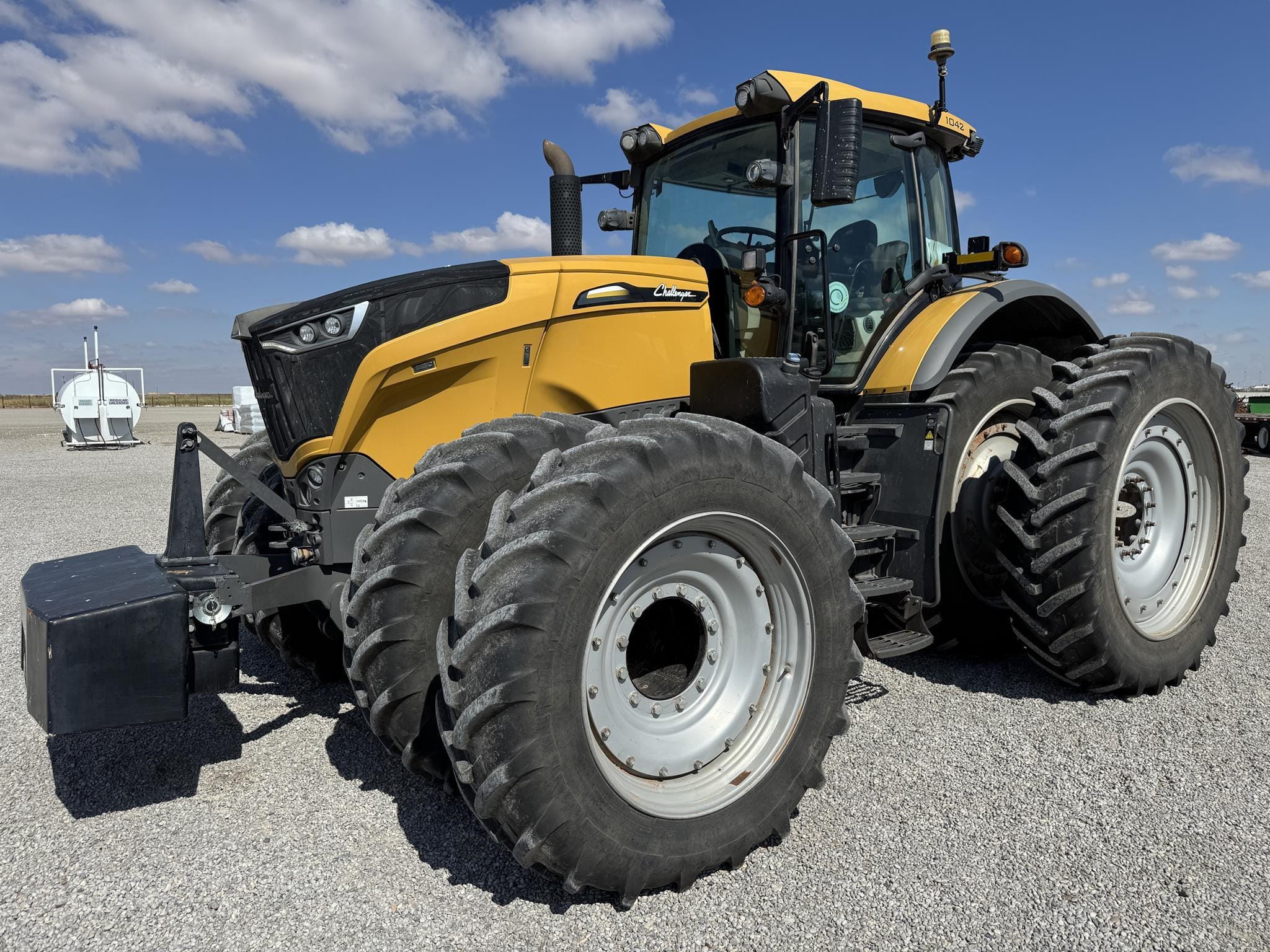 2017 Challenger 1042 Equipment Image0